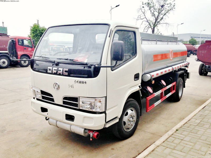 4X2 Dongfeng 3m3 Oil Tanker Trucks