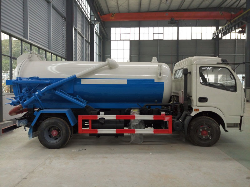 4X2 Dongfeng 5m3 Sewage Trucks