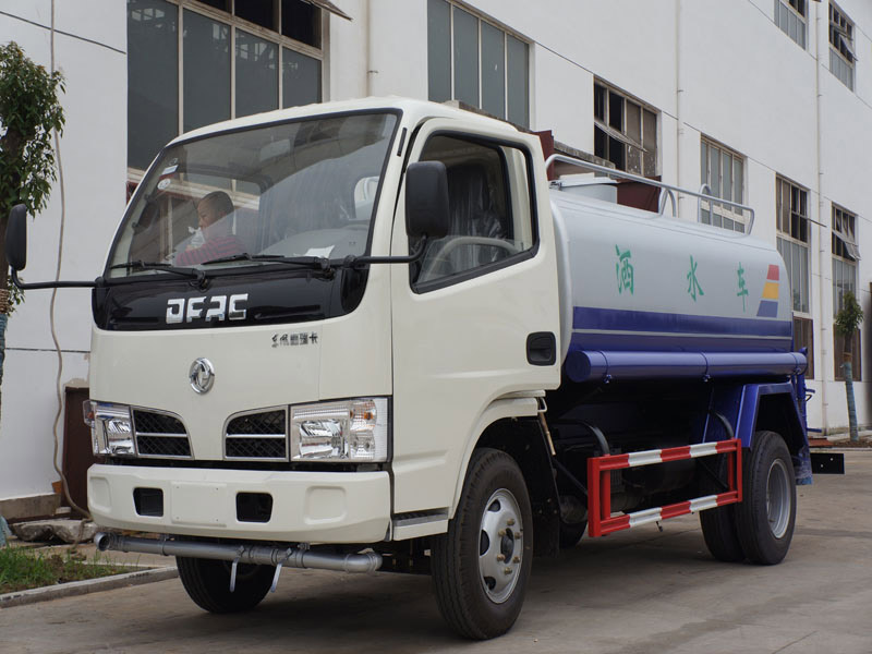 4X2 Dongfeng 5000 Liters Water Trucks