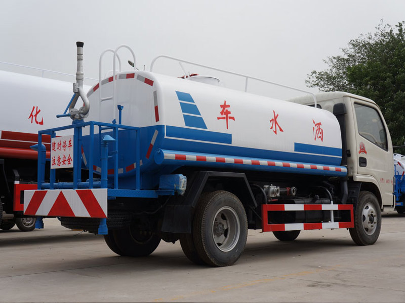 4X2 Dongfeng 5000 Liters Water Trucks