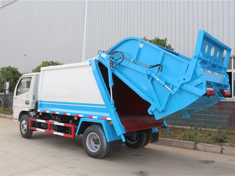 4X2 Dongfeng 5CBM Garbage Compactor Trucks