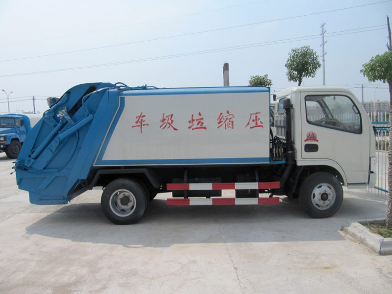 4X2 Dongfeng 5CBM Garbage Compactor Trucks