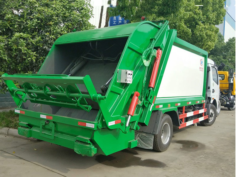 4X2 Dongfeng 5CBM Garbage Compactor Trucks