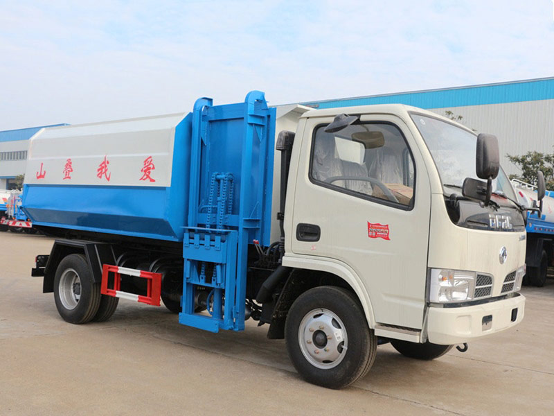 4X2 Dongfeng 5CBM Side Loader Garbage Trucks