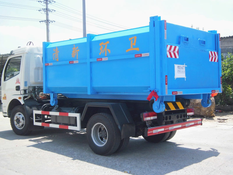 4X2 Dongfeng 5m3 Hook Lift Garbage Trucks