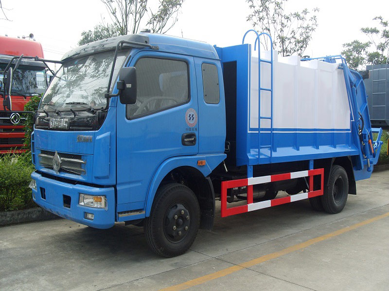 4X2 Dongfeng 5m3 Docking Garbage Trucks