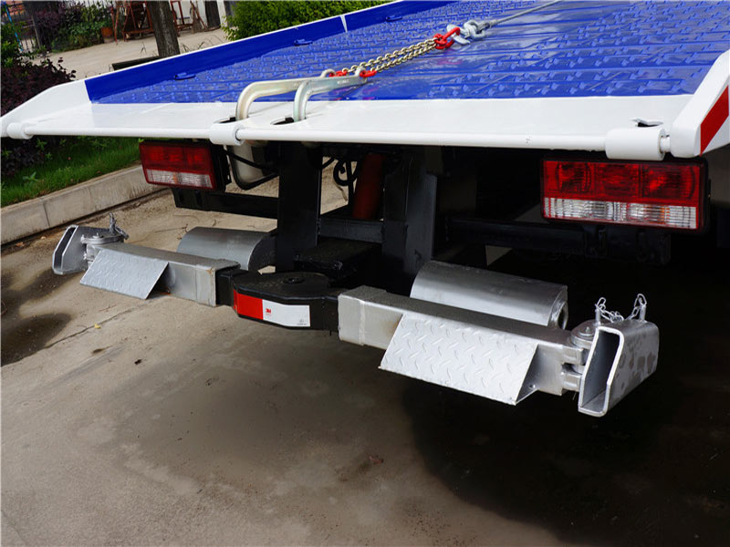 Dongfeng 4 Tons Flatbed Wrecker Trucks