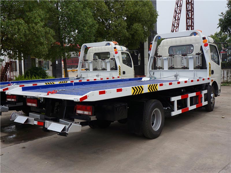 Dongfeng 4 Tons Flatbed Wrecker Trucks