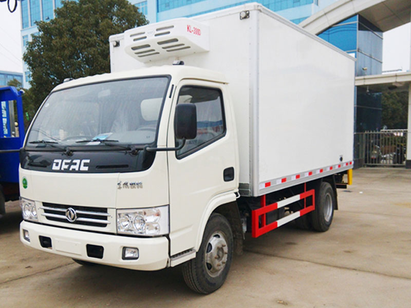 4X2 Dongfeng 5Tons Van Trucks