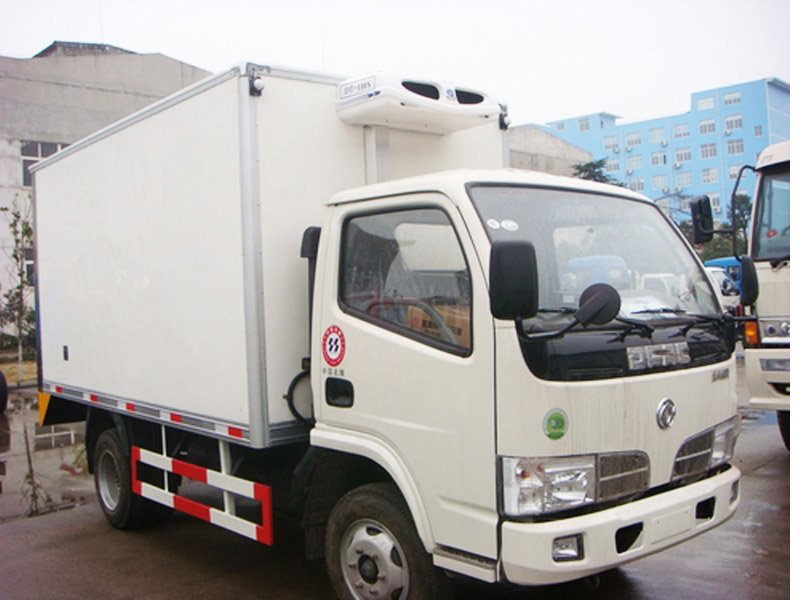 4X2 Dongfeng 5Tons Van Trucks