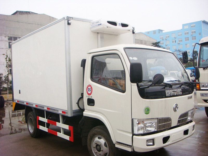 4X2 Dongfeng 5Tons Van Trucks