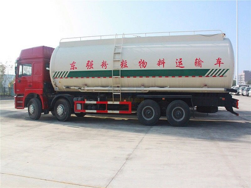 6X4 Sinotruk HOWO 30CBM Bulk Cement Trucks