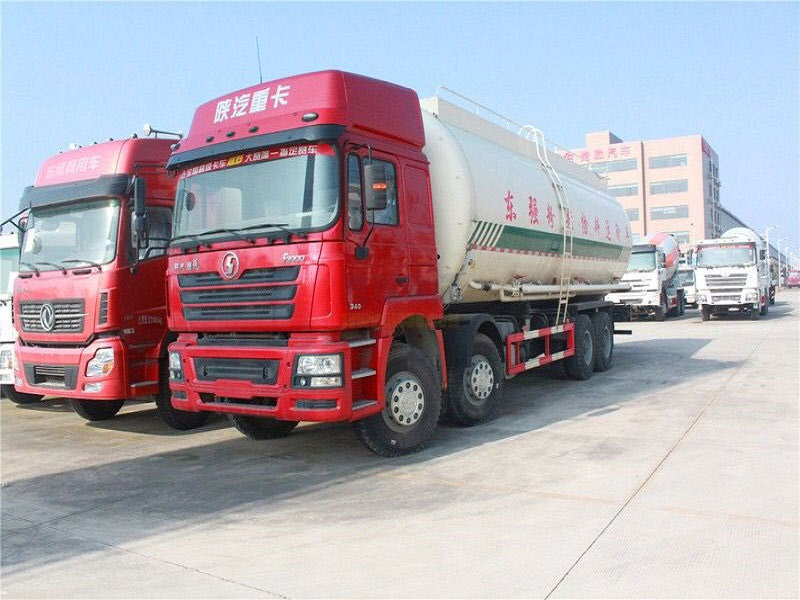 6X4 Sinotruk HOWO 30CBM Bulk Cement Trucks