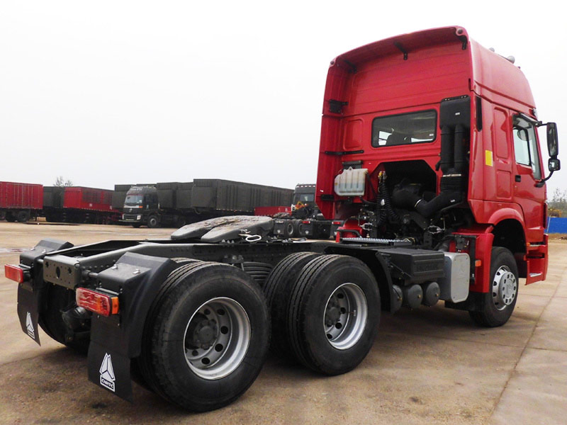 6X4 Sinotruk HOWO 371HP Tractor Head