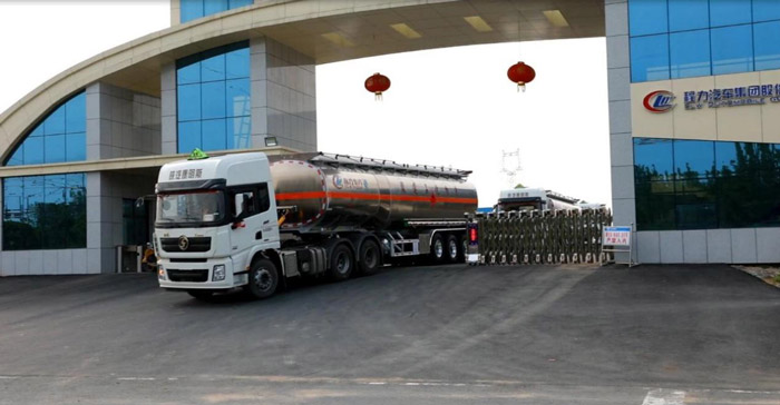 chemical liquid tank truck 1