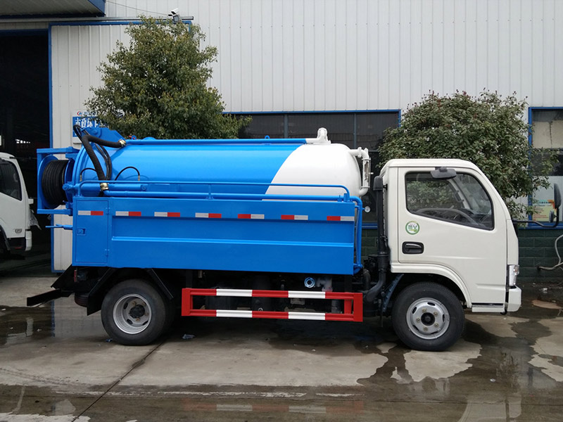 4X2 Dongfeng 5CBM Sewer Cleaning Trucks