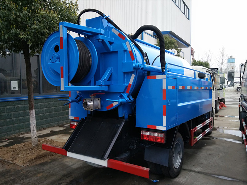 4X2 Dongfeng 5CBM Sewer Cleaning Trucks