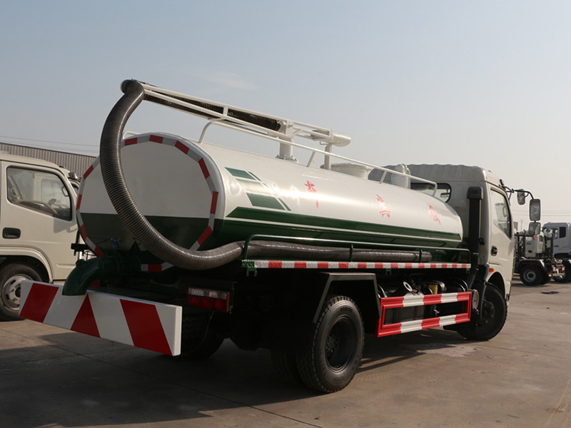 4X2 Dongfeng 5CBM Fecal Suction Trucks