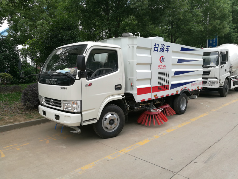 4X2 Dongfeng 5CBM Sweeper Trucks