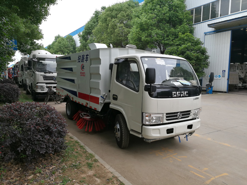 4X2 Dongfeng 5CBM Sweeper Trucks