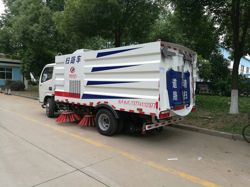 4X2 Dongfeng 5CBM Sweeper Trucks