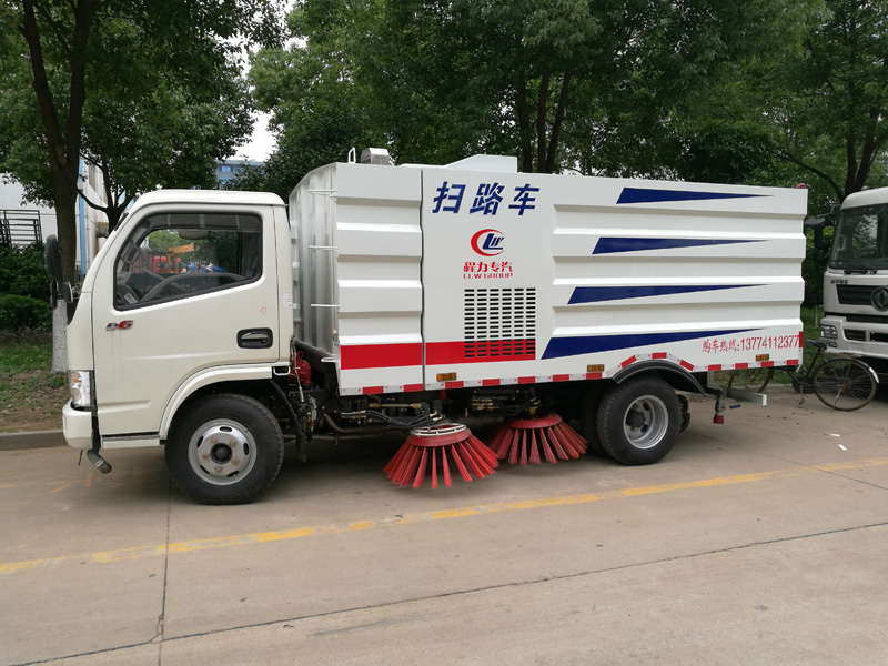 4X2 Dongfeng 5CBM Sweeper Trucks