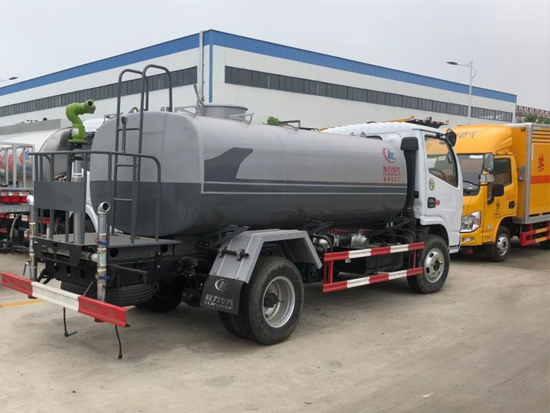 4x2 Dongfeng 5CBM Water Tanker Truck