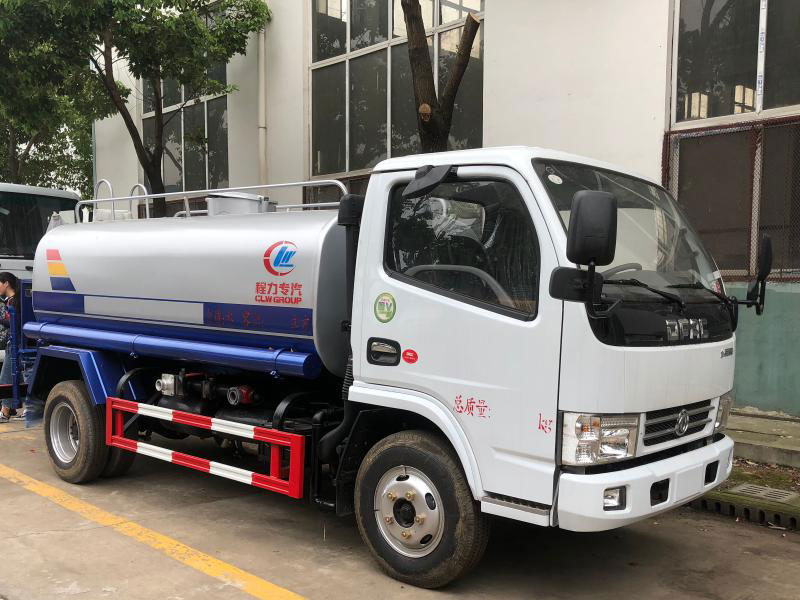 4x2 Dongfeng 5CBM Water Tanker Truck