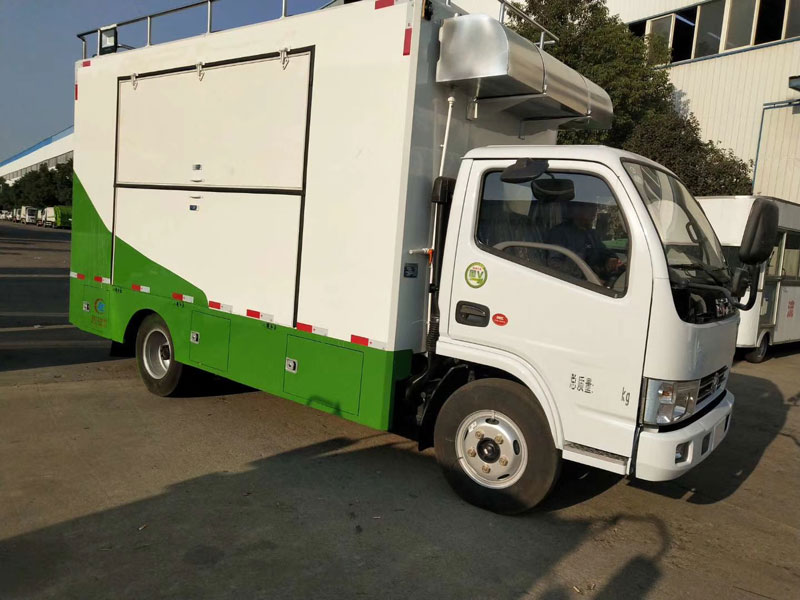 Dongfeng 4X2 95hp Diesel Mobile Food Truck