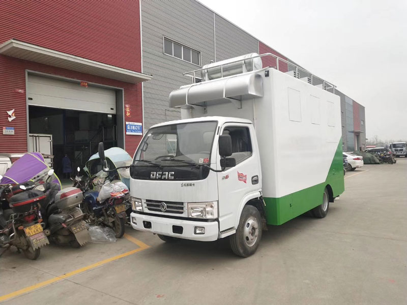 Dongfeng 4X2 95hp Diesel Mobile Food Truck