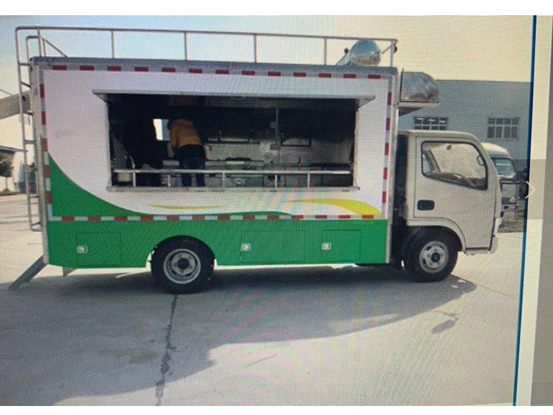 Dongfeng 4X2 95hp Diesel Mobile Food Truck