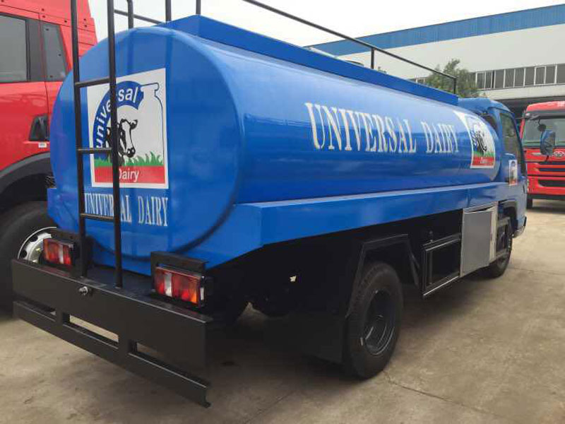 ISUZU 4x2 4 Tonnes Milk Tanker Truck